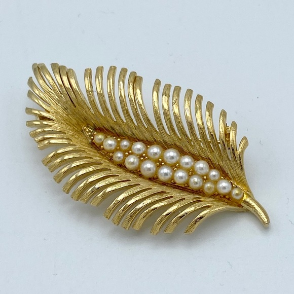 Lisner Jewelry - Lisner Gold Plated Feather Faux Pearl Brooch Pin